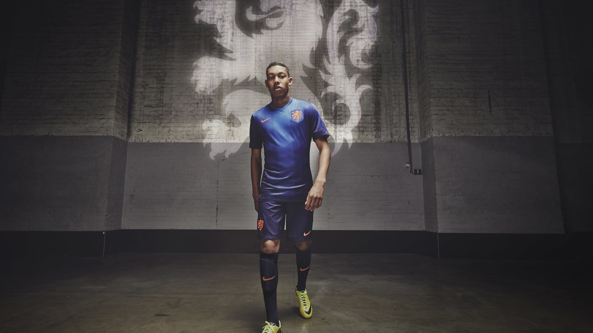 VAR的争议:科技与足球的平衡点在哪里?,足球vr技术